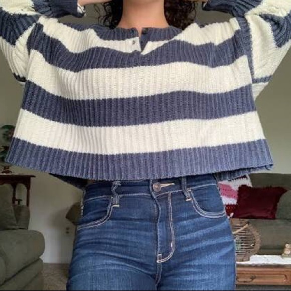 American Eagle Sweater - Picture 2 of 5